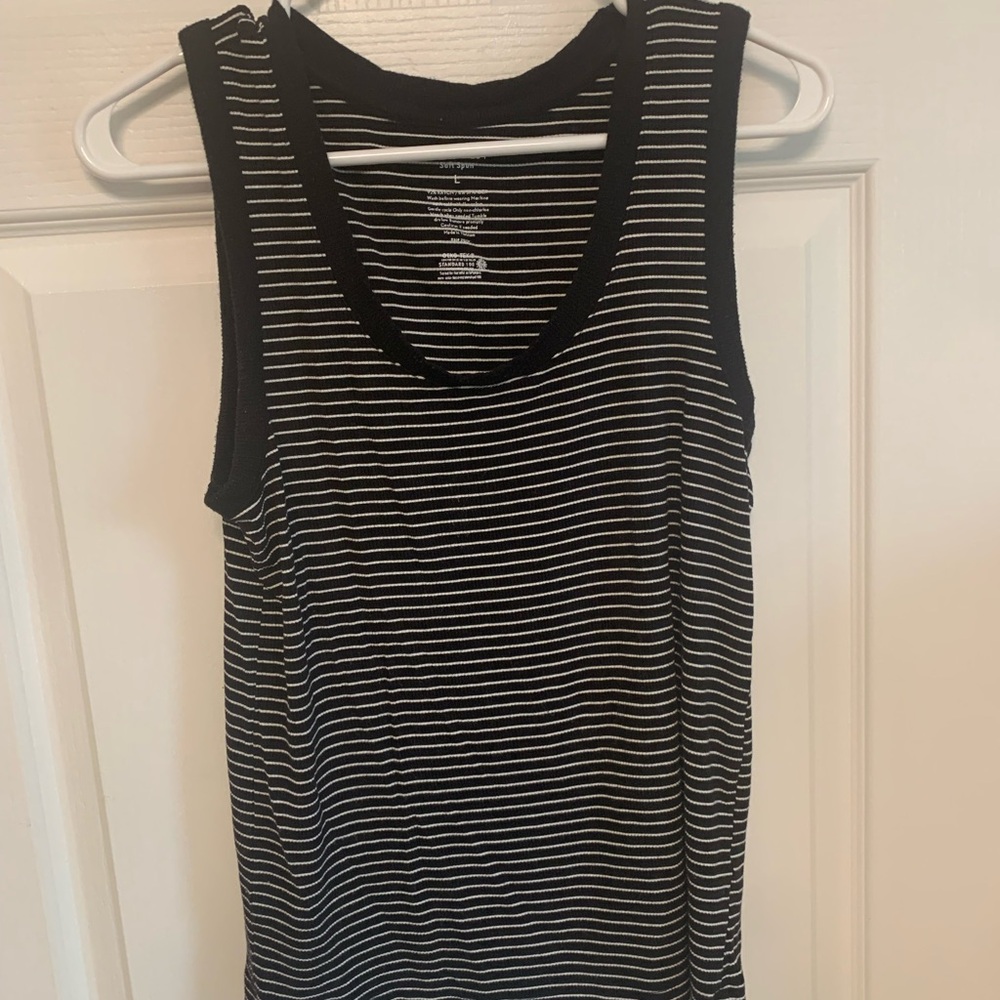 Nine West Black and White Fitted Tank Top. Large